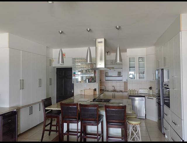 4 BEDROOM APARTMENT FOR SALE IN LAWRENCE ROCKS